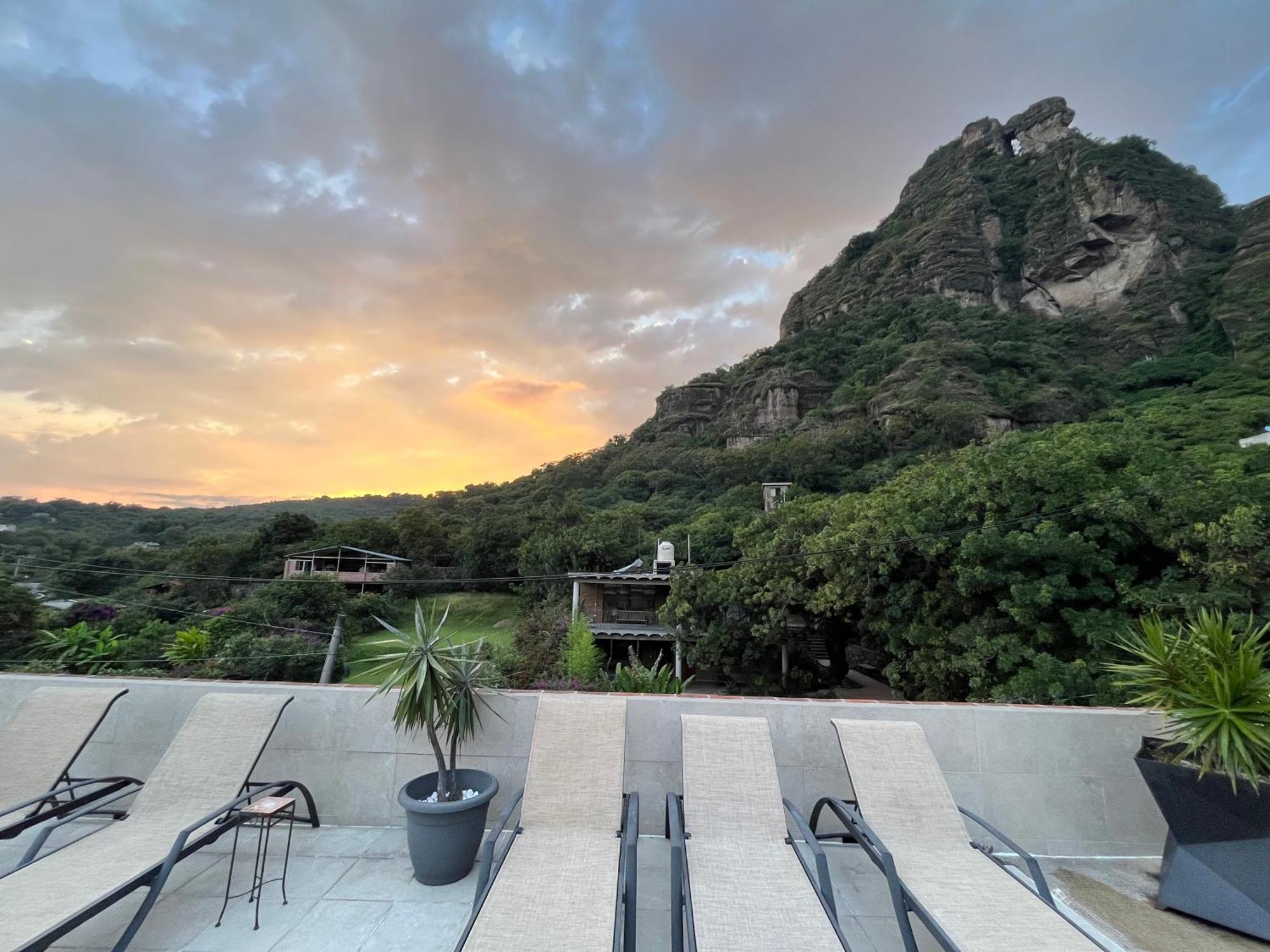 Hotel Hacienda Ventana Del Cielo テポストラン エクステリア 写真