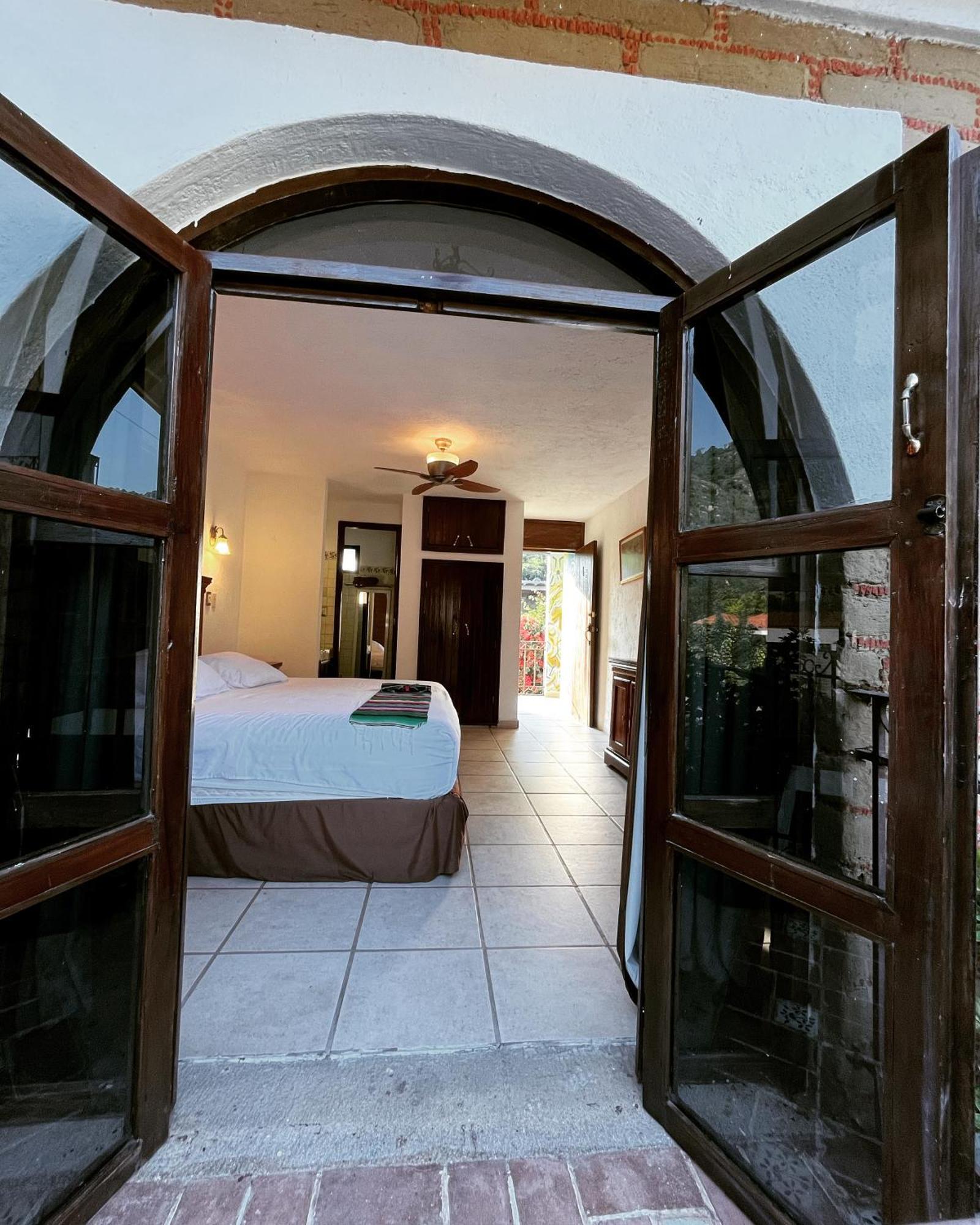 Hotel Hacienda Ventana Del Cielo テポストラン エクステリア 写真